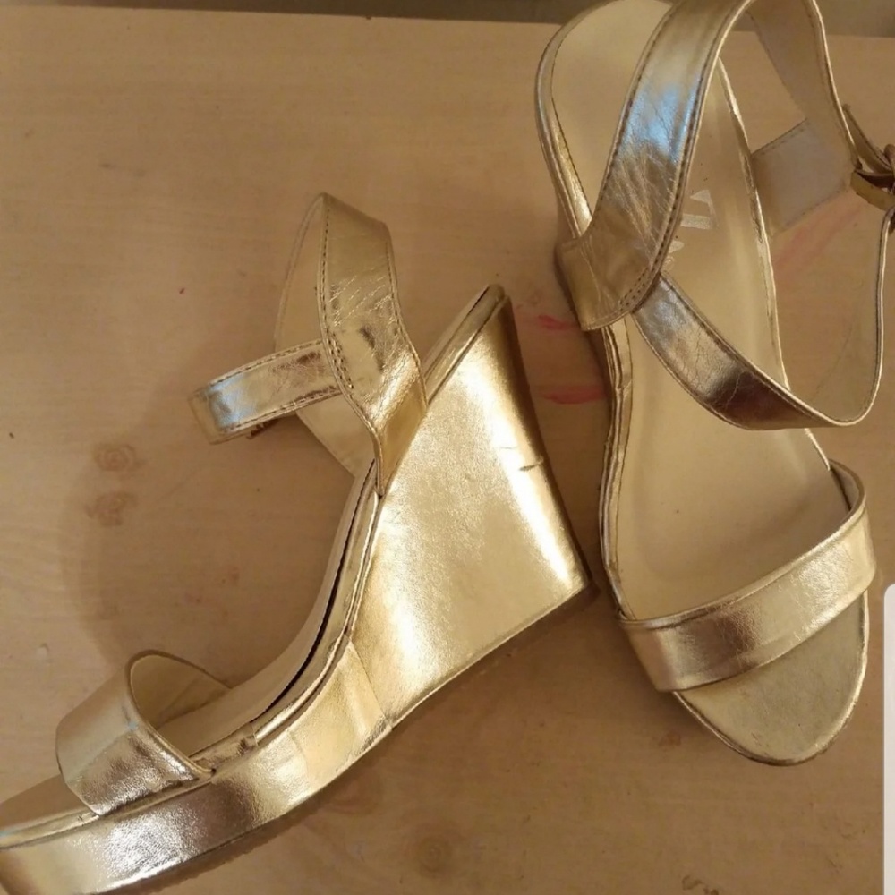 Gold wedges